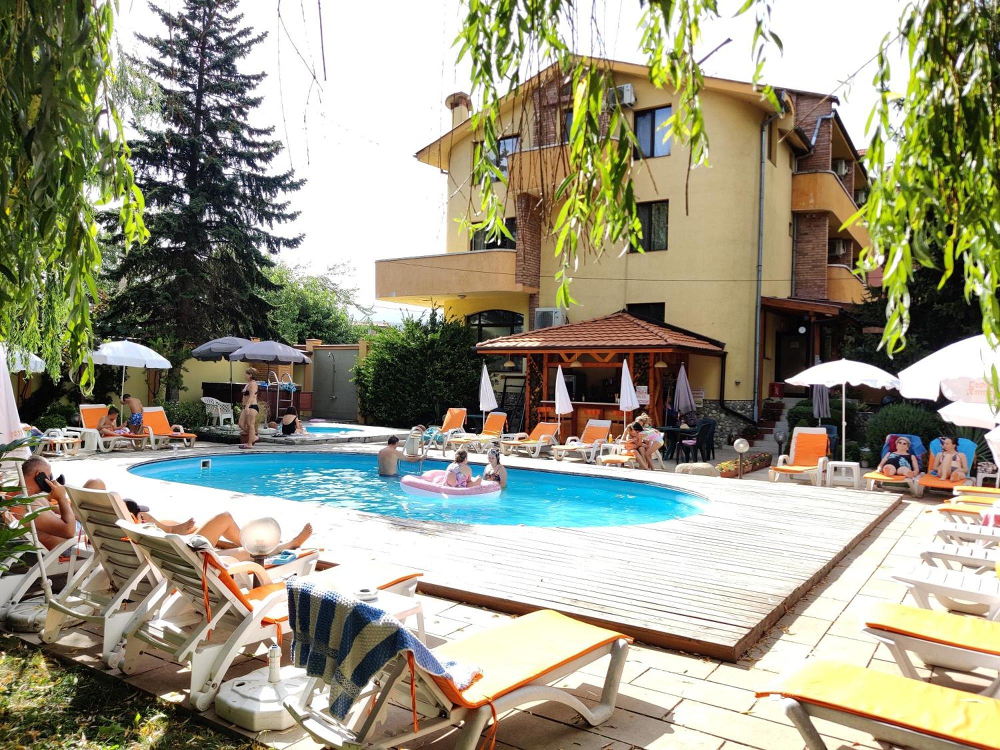 Family Hotel IV فيلينغراد المظهر الخارجي الصورة
