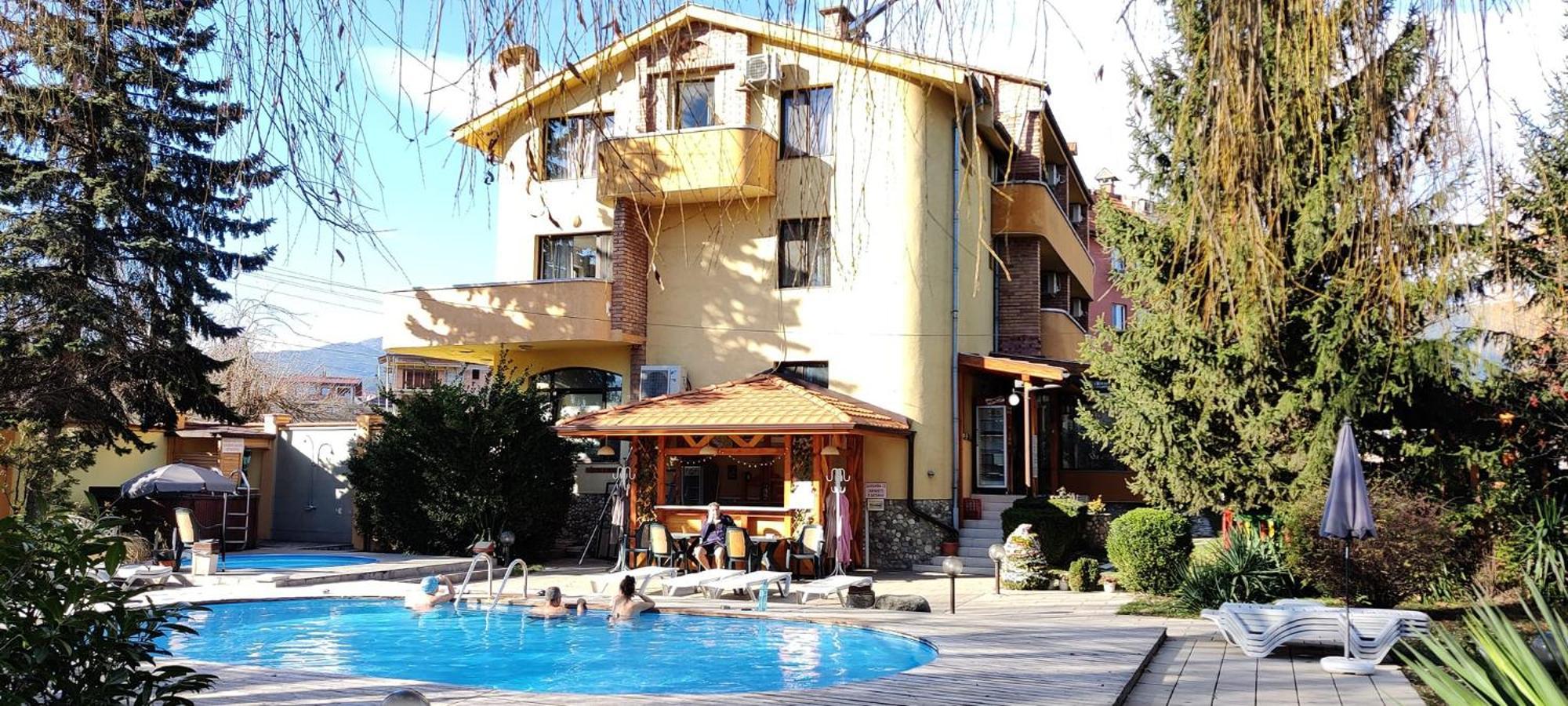 Family Hotel IV فيلينغراد المظهر الخارجي الصورة